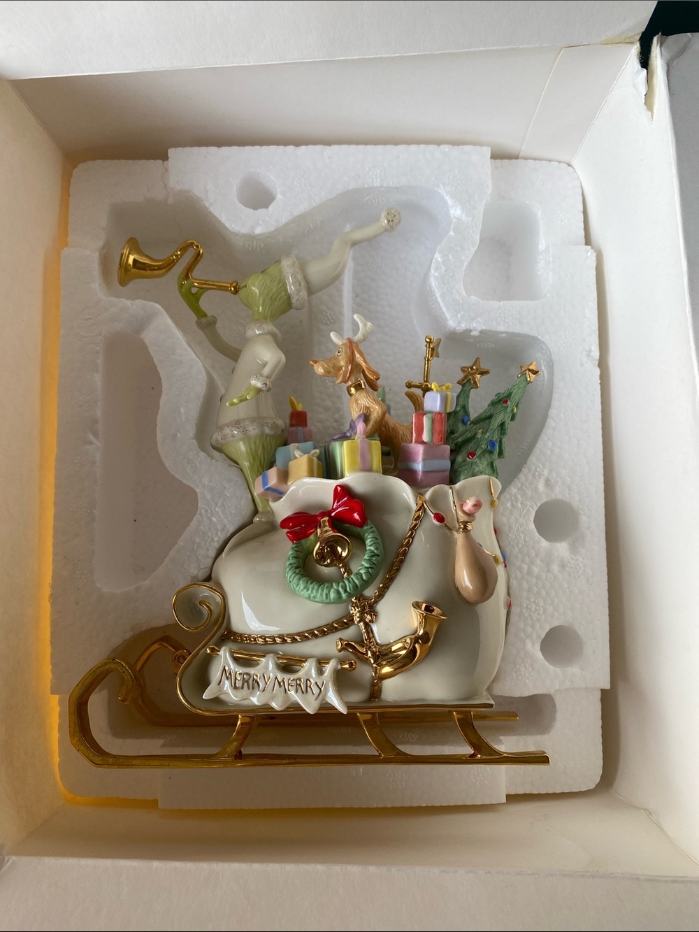 LENOX Dr. Seuss “Return to Whoville” Grinch and Sleigh Figurine. - Picture 6 of 7